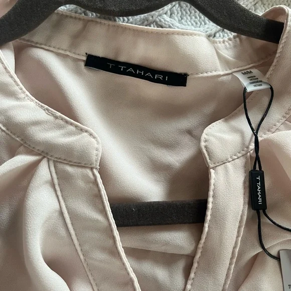 New! T Tahari Elegant Blush Ruffle Blouse Women’s Size Medium - Picture 14 of 15